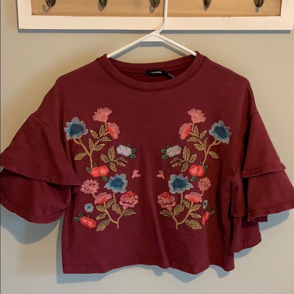 Blu Pepper Tops - Embroidered Flutter Sleeve Top Size Small